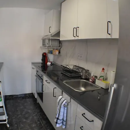 Apartment Spacious, 2 Br/2 Ba, 3 Min Walk To The