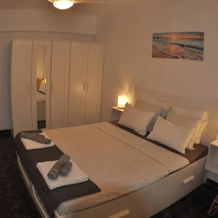 Spacious, 2 Br/2 Ba, 3 Min Walk To The * Cullera