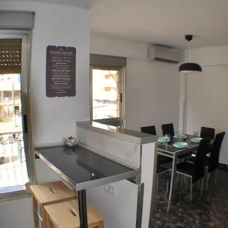 Spacious, 2 Br/2 Ba, 3 Min Walk To The * Cullera
