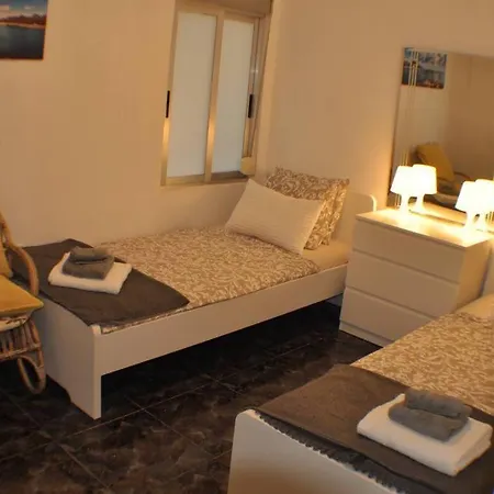 Apartment Spacious, 2 Br/2 Ba, 3 Min Walk To The