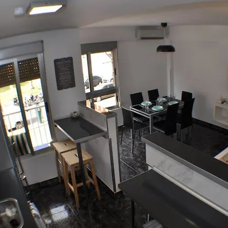 Spacious, 2 Br/2 Ba, 3 Min Walk To The Appartamento