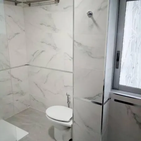 Spacious, 2 Br/2 Ba, 3 Min Walk To The Appartamento *