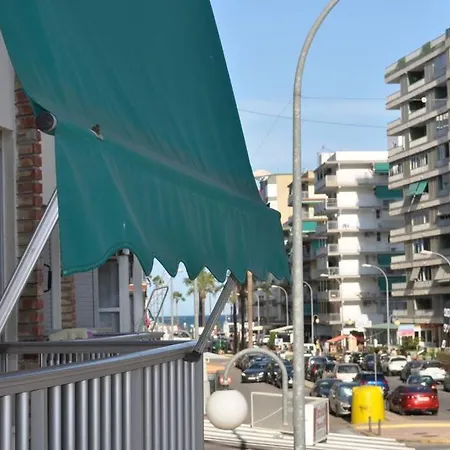 Spacious, 2 Br/2 Ba, 3 Min Walk To The Appartamento Cullera